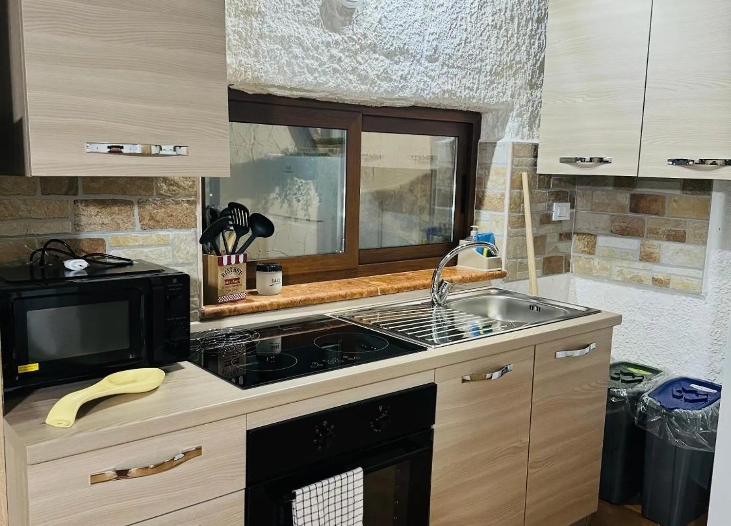 Sirio Rooms And Apartments Carini Italy